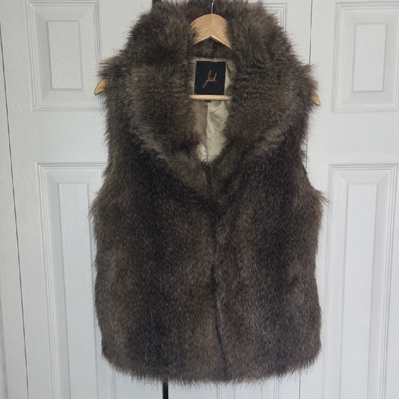 Jack by BB Dakota Jackets & Blazers - Jack by BB Dakota Brown Faux Fur Vest